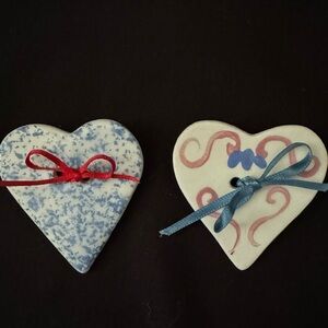 🌷Set of 2 Vintage Ceramic Hand Painted Heart Pins